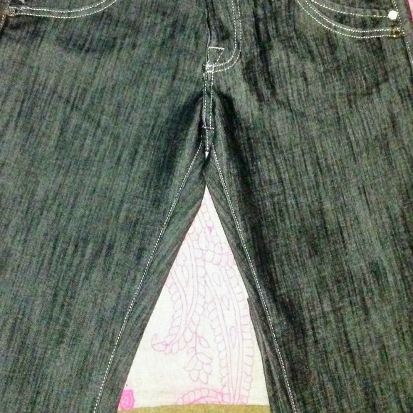 Brand new pair of BeBe Jean's - Picture 3 of 5